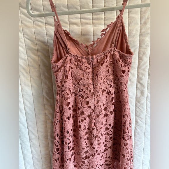 Astr Lace Midi Dress in Pink Size Small - Picture 5 of 9